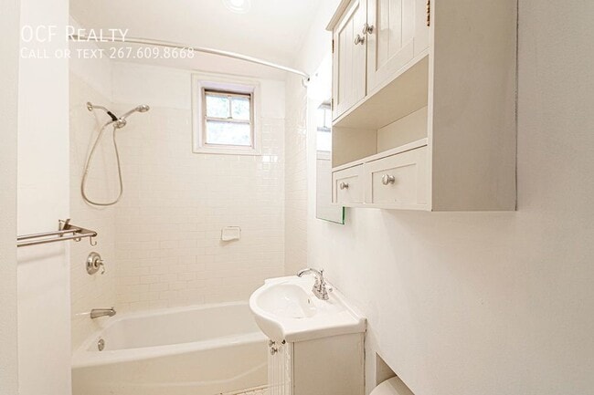 Building Photo - Beautiful One Bedroom / One Bathroom Condo...