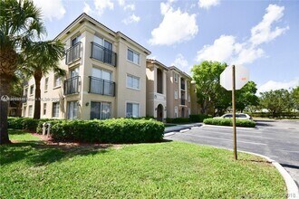 Building Photo - 2427 Centergate Dr