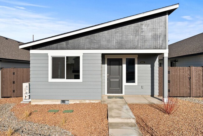 Foto del edificio - 50% OFF!!! Modern 3 Bed/2 Bath Single-Level Home with Open Living - Redmond