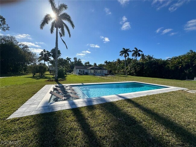 Foto del edificio - 4369 Cypress Ln
