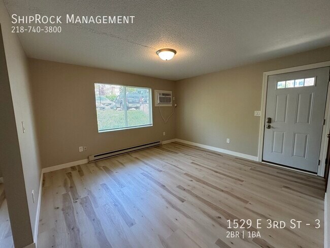 Foto del edificio - 1529 E 3rd St