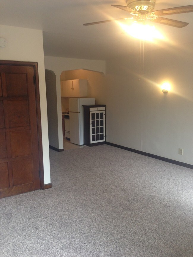 Building Photo - 775 E Broad St