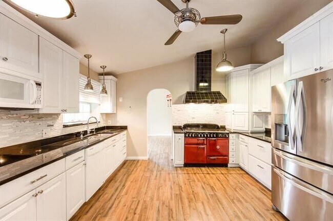 Building Photo - 13673 Pine Villa Ln, Fort Myers, FL, 33912