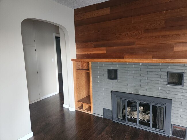 Foto del edificio - 26th Ave 2 br with Luxury vinyl plank, gas...