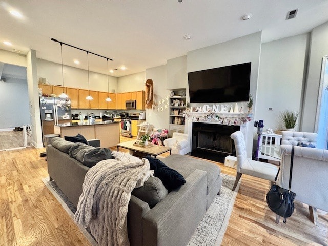 Building Photo - 1927 N Sedgwick St