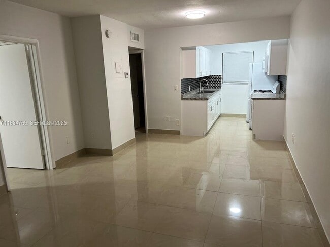 Foto del edificio - 2072 NE 169th St