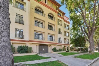 Building Photo - 742 Locust St