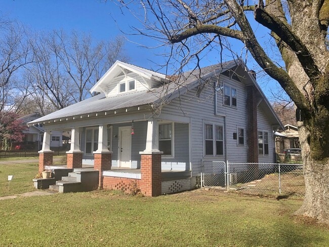 Building Photo - Scruggs