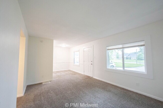 Foto del edificio - "Cozy 2-Bedroom Gem in Indianapolis – Your...