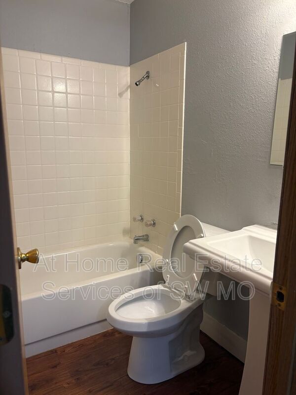 Foto del edificio - 728 E Walnut St