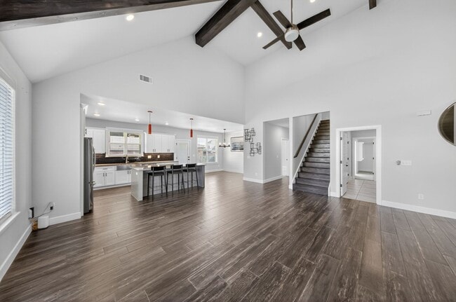 Building Photo - Beautiful 4 Bedroom in neighborhood with Fantastic Amenitites