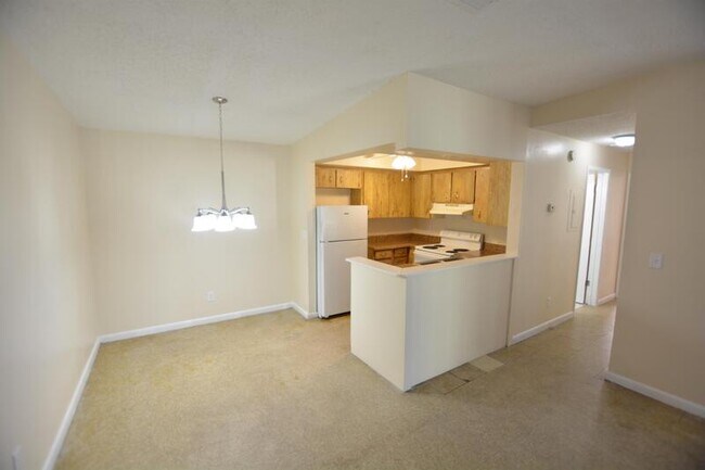 Building Photo - 3097 St Paul Dr