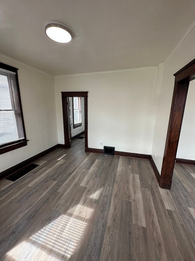 Building Photo - AJE1461