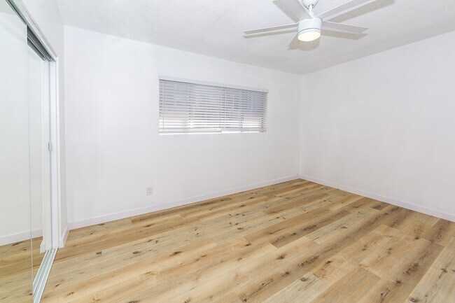Building Photo - 421 Venice Way
