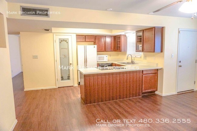 Building Photo - 1122 E Campus Dr