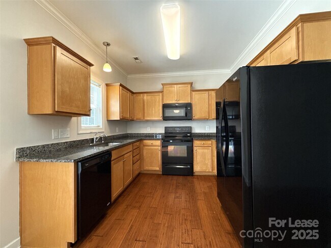 Foto del edificio - 1224 Summerville Rd