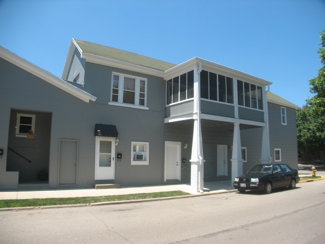 Primary Photo - West Street Apartments