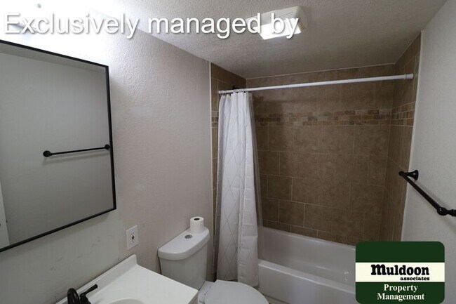 Foto del edificio - 613 W 12th St
