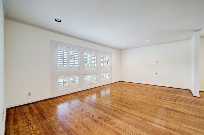 Foto del edificio - 5642 Wickersham Ln