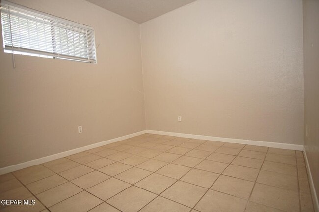 Building Photo - 7309 Alameda Ave