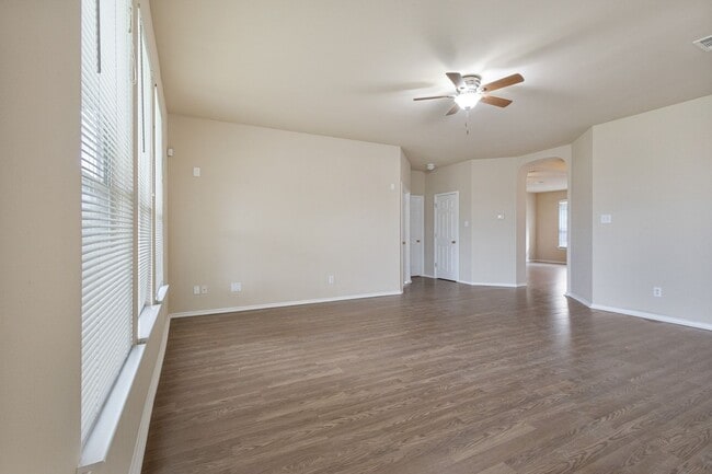 Building Photo - Large Spacious Home on Cul-de-sac!!!