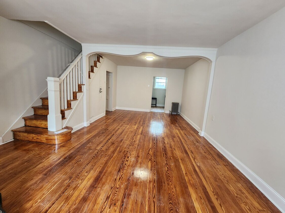 Primary Photo - Spacious, BRIGHT, 2BR House w/ HW Floors, W/D