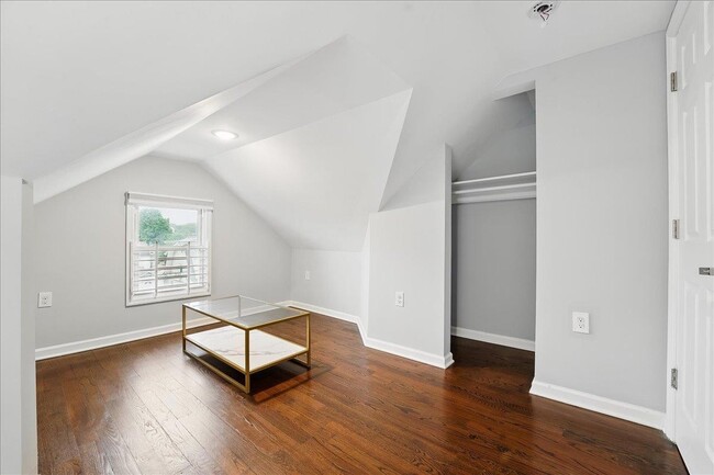 Foto del edificio - 104 Malone Ave
