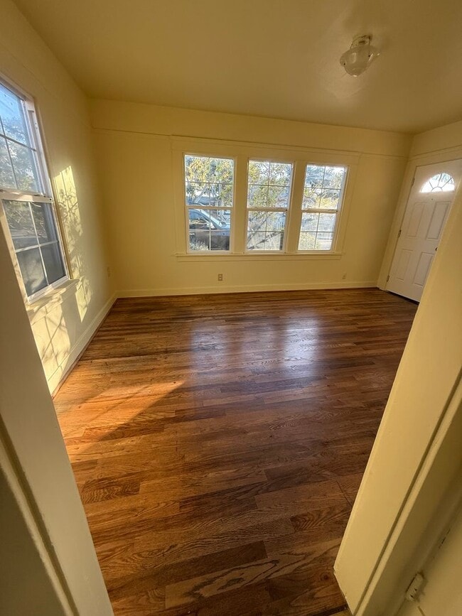 Foto del edificio - 1 bedroom cottage for rent (plus detached ...