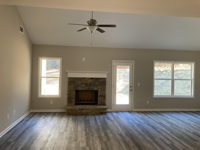 Foto del edificio - 150 Misty Grove Ln