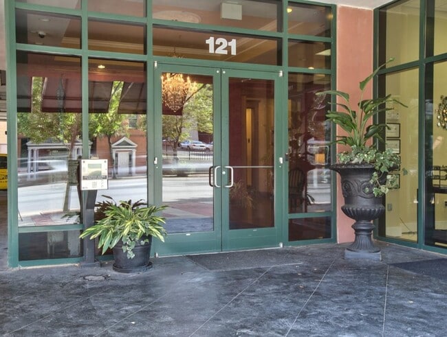 Building Photo - 121 N MONROE Unit 8010 St