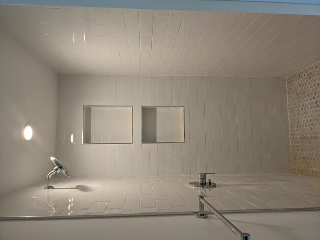 Building Photo - 71 Winchester St