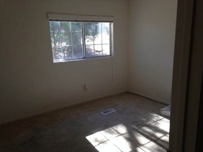 Building Photo - 47350 Rainbow Oaks Dr