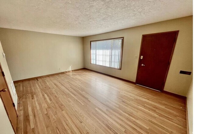 Building Photo - Charming and attractive 2 bed/1 bath in Irvington Neighborhood!