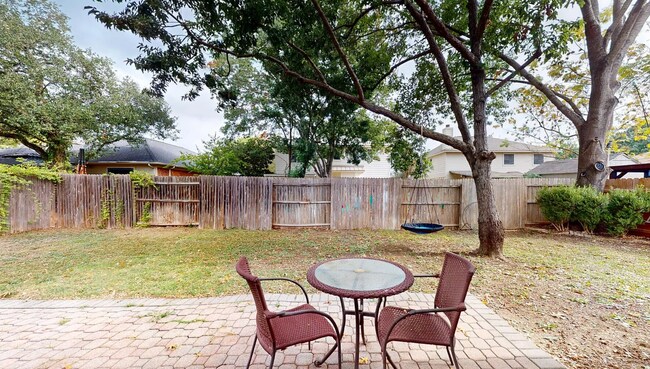 Building Photo - Adorable 1 story 4 bedroom 2 Bath with 2 car garage