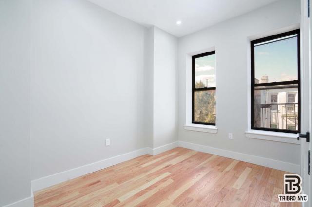 Foto principal - 3 bedroom in RIDGEWOOD NY 11385