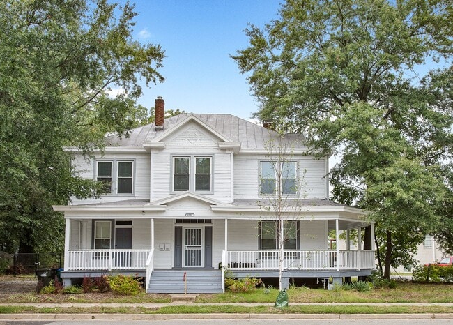Building Photo - Stunning 1,500 Sq Ft. 3 Bed / 1 Bath Avail...