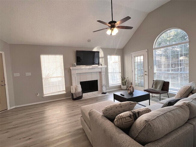 Foto del edificio - 2109 Acosta Ln