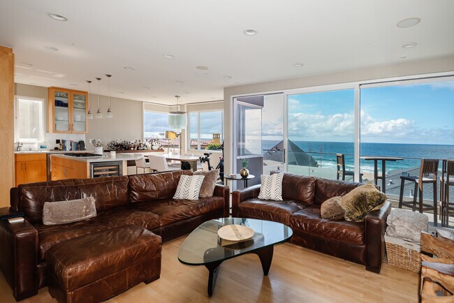 Building Photo - 2406 Ocean Dr