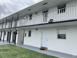 Building Photo - 1113 Lake Ter