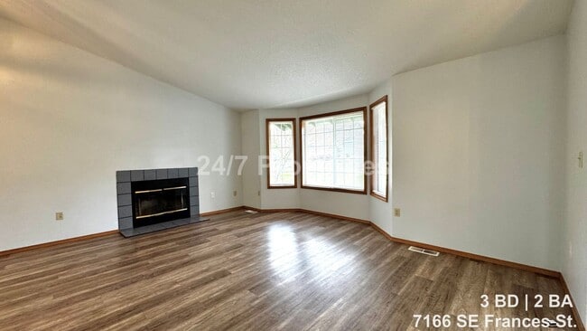 Building Photo - Updated 3BD | 2BA Home with Garage & Large Deck - Hillsboro