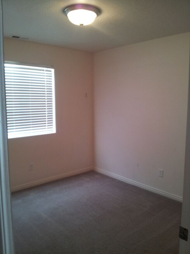 Foto del edificio - 3 Bed 2 bathroom house