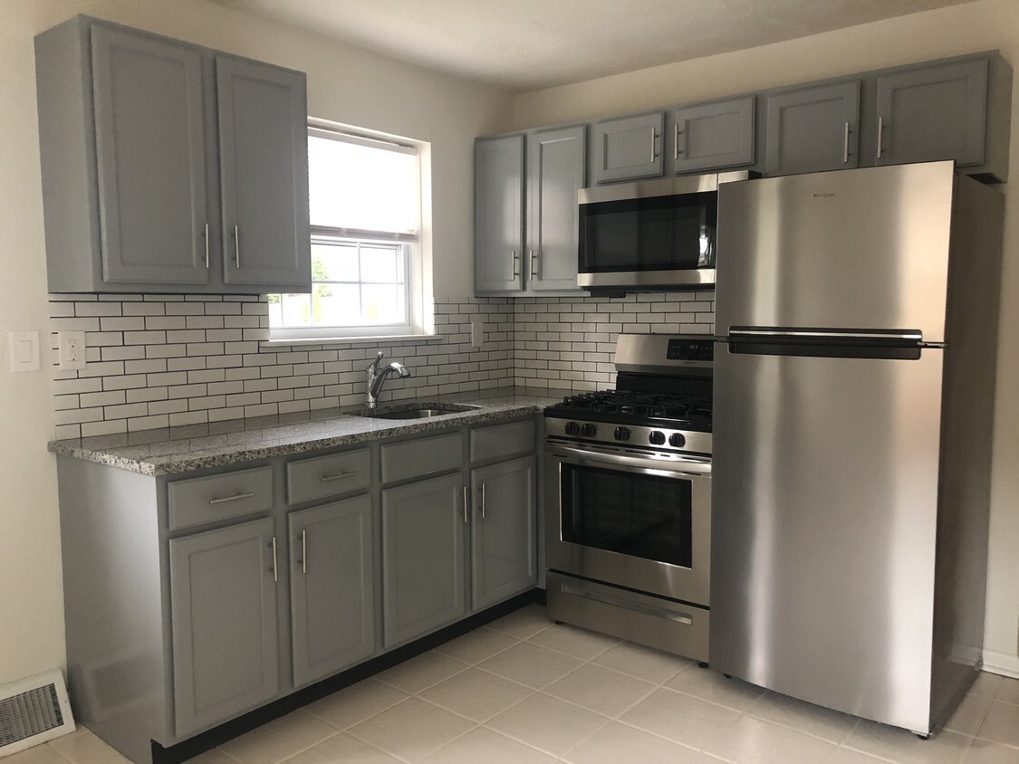 Foto principal - 64 Perry Ave