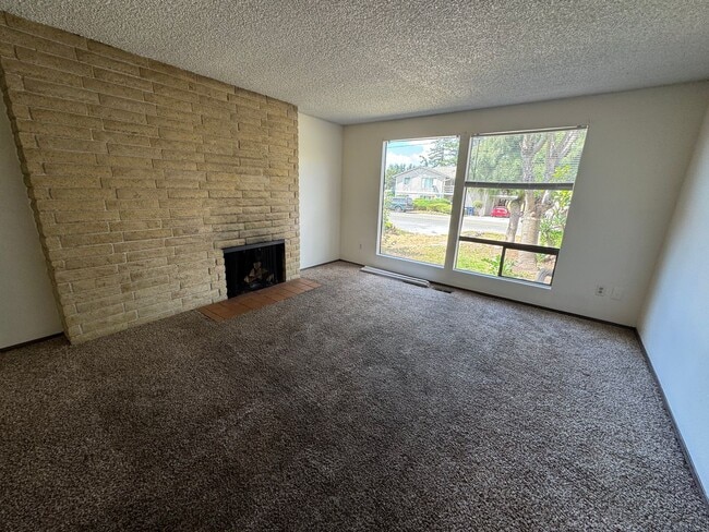 Building Photo - 2-Bed, 1-Bath Duplex, Mount Vernon