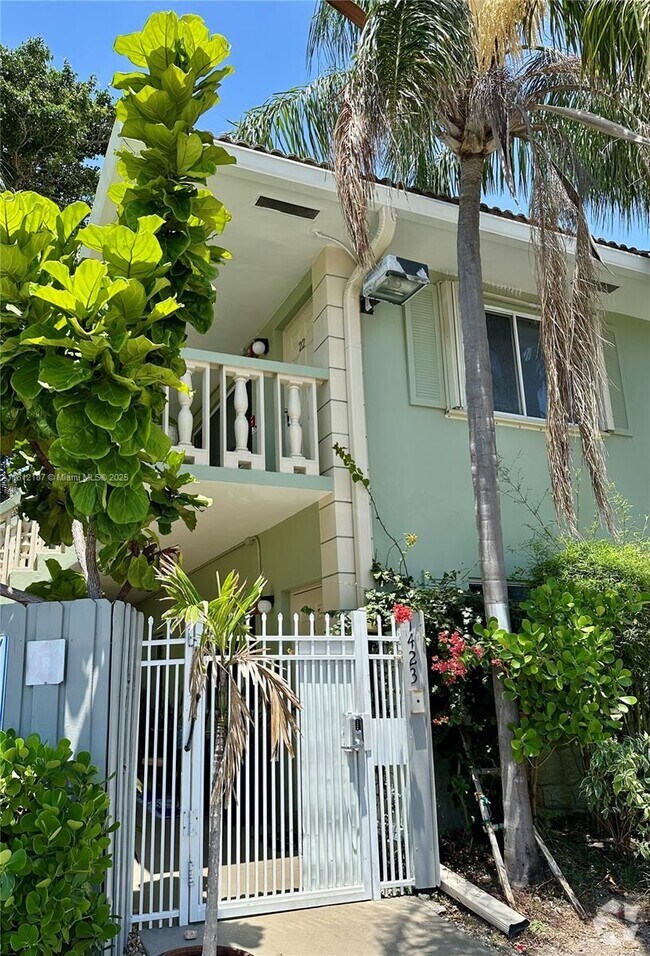 Building Photo - 1423 Holly Heights Dr