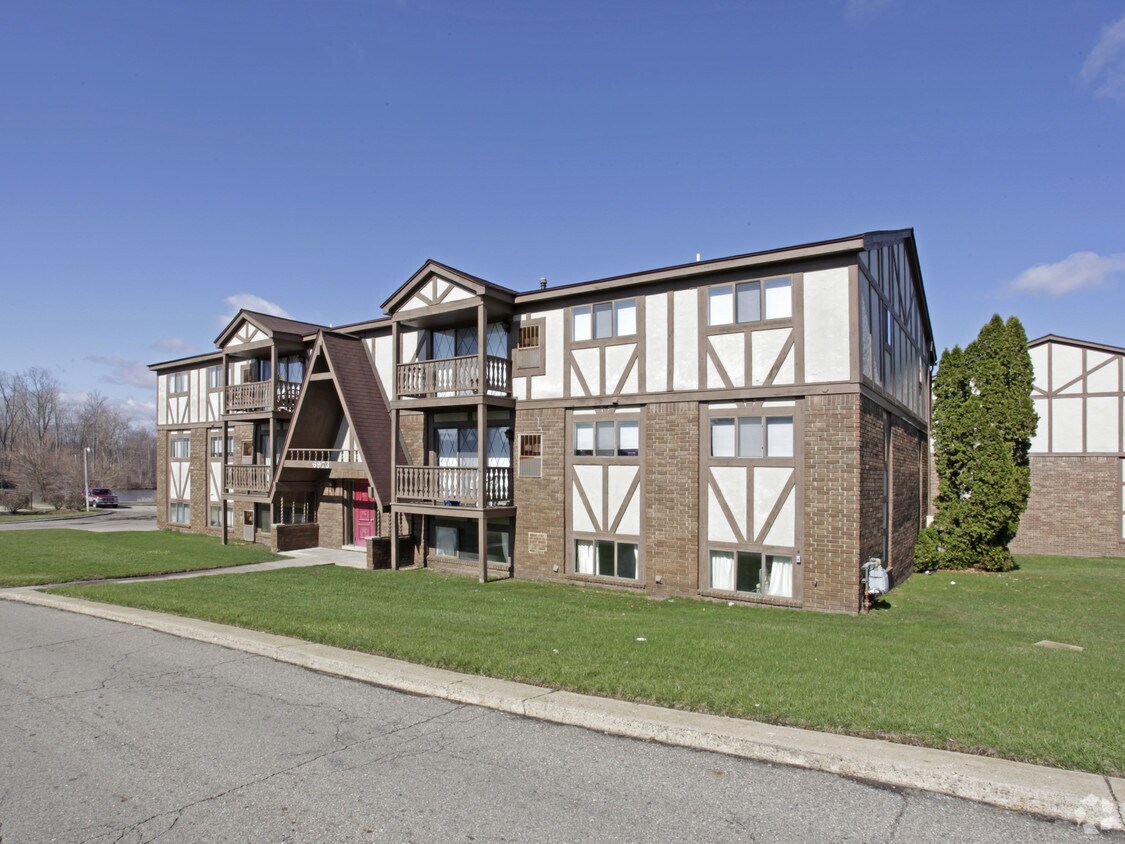 Chalet Villa Apartments - Clarkston, MI | Apartments.com