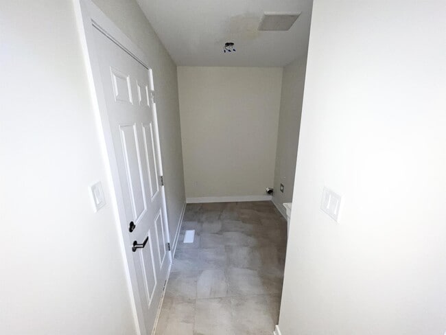 Building Photo - 43 Keelson St