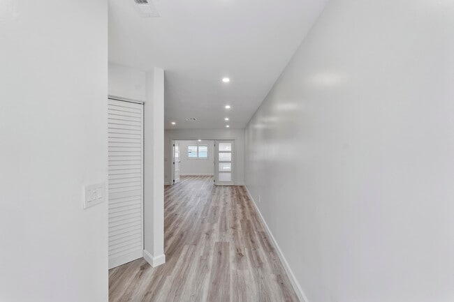 Foto del edificio - 273 NW 36th Ave