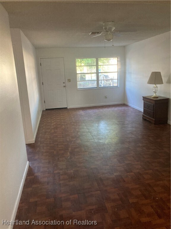 Foto del edificio - 614 Denise Ave