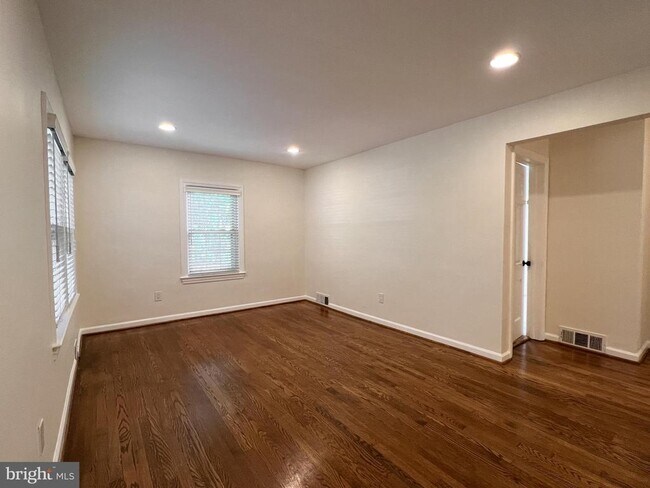Foto del edificio - 10159 Sutherland Rd