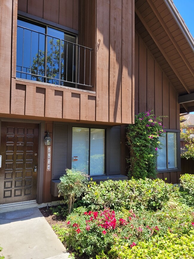 Building Photo - 2074 Mount Shasta Dr